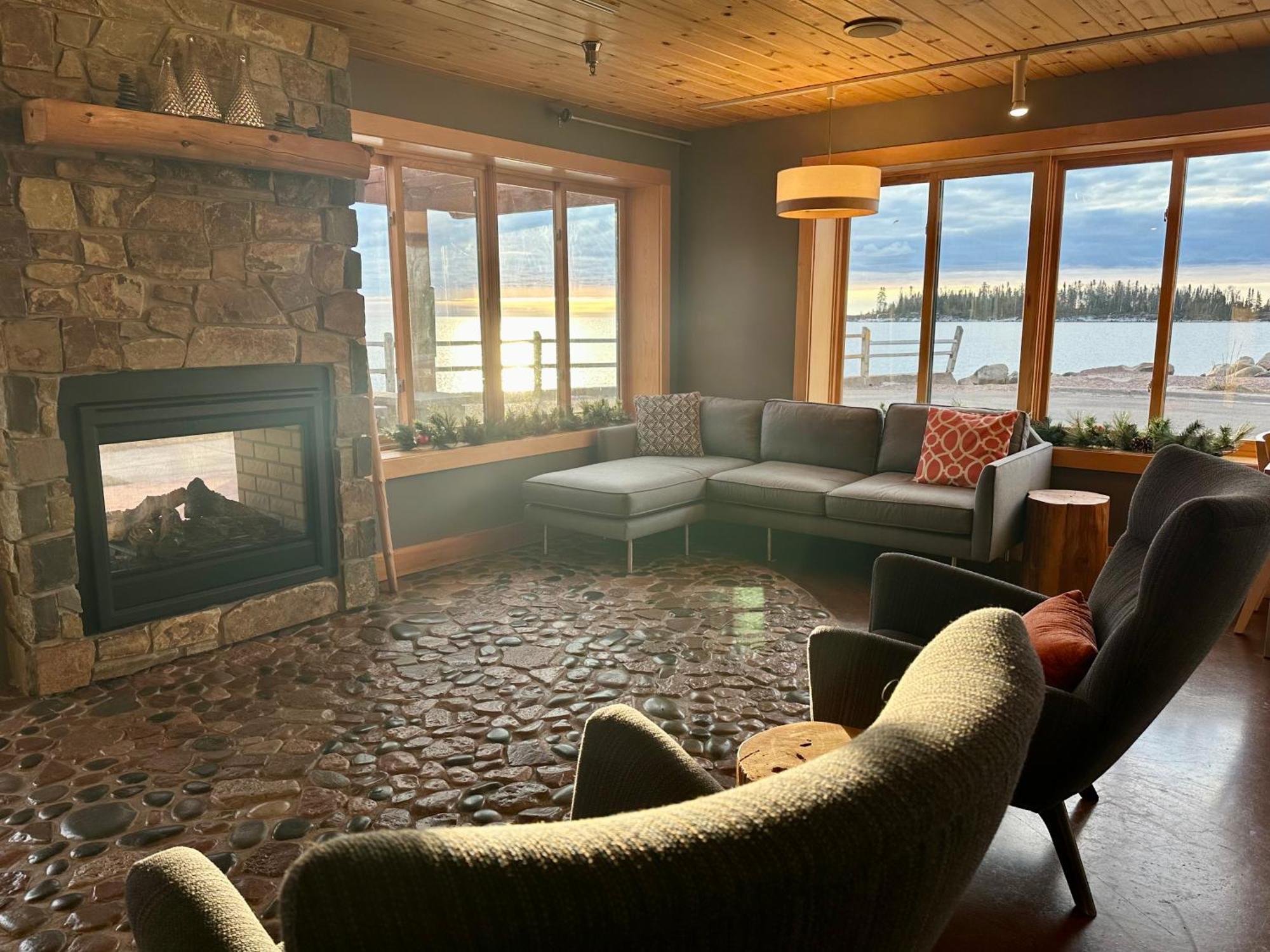 East Bay Suites Grand Marais Eksteriør bilde