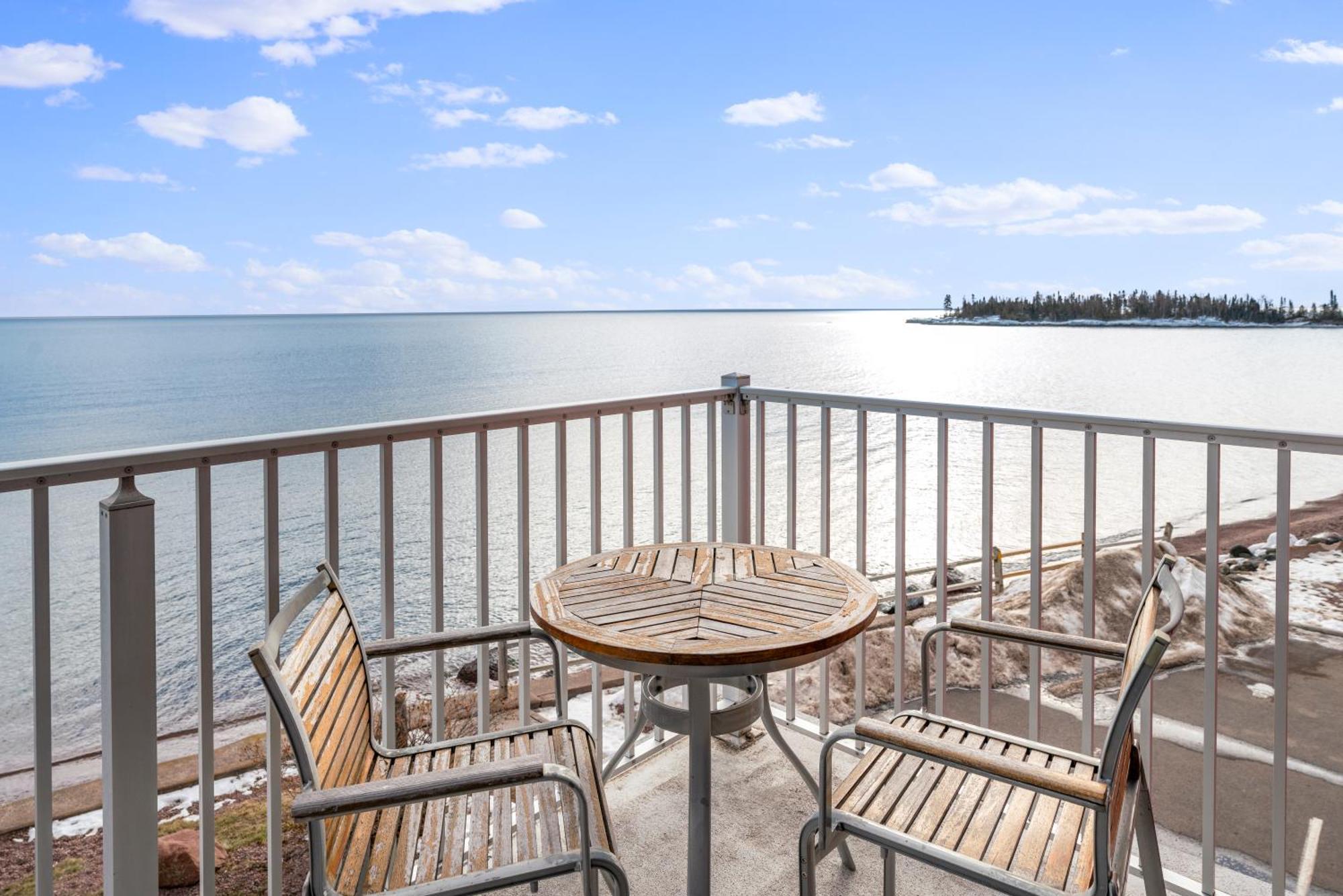 East Bay Suites Grand Marais Eksteriør bilde
