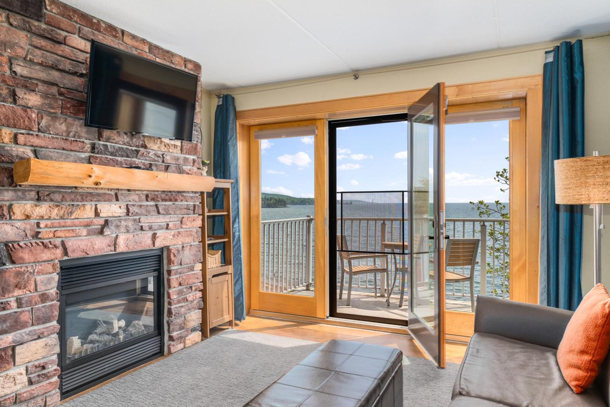 East Bay Suites Grand Marais Eksteriør bilde