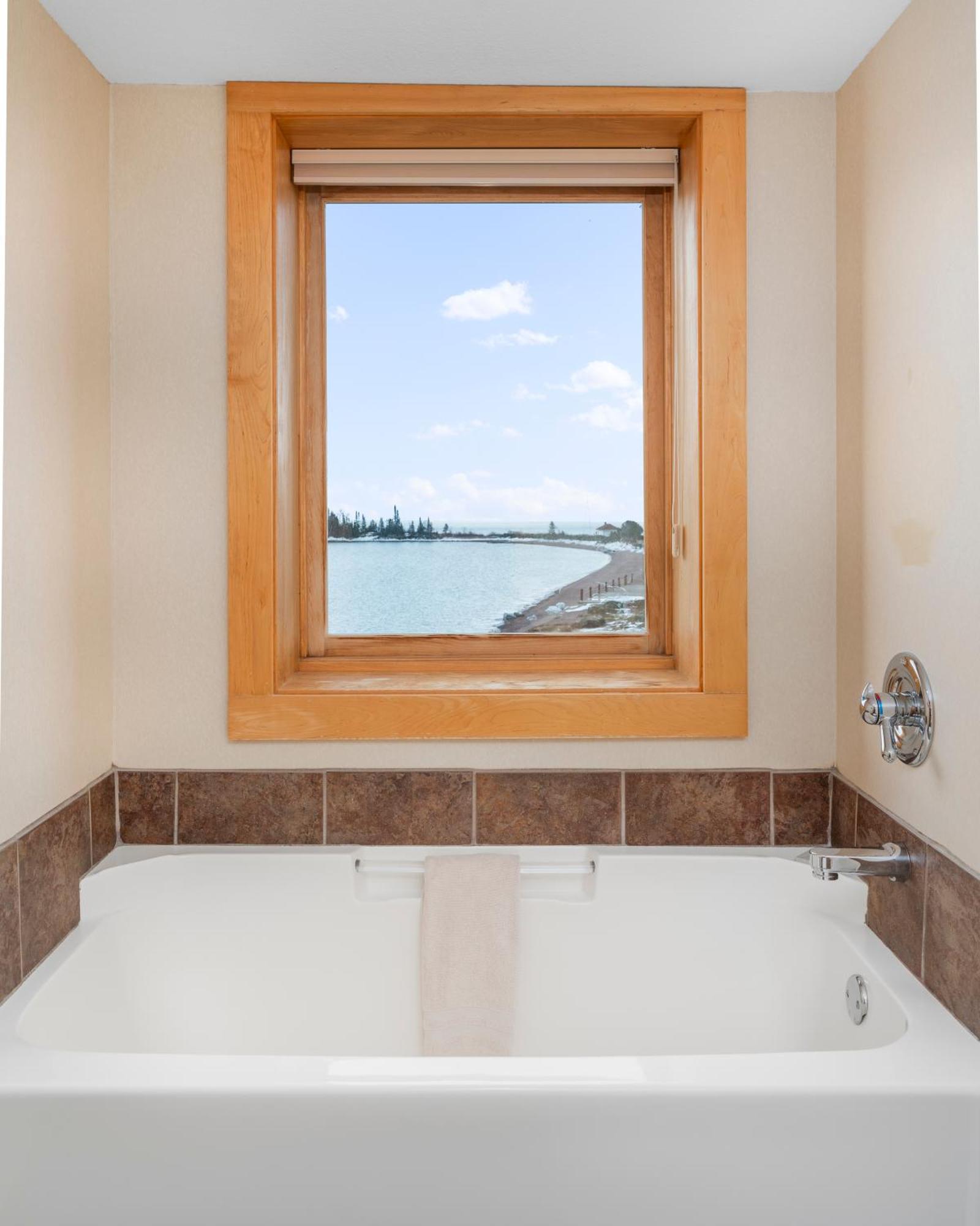 East Bay Suites Grand Marais Eksteriør bilde