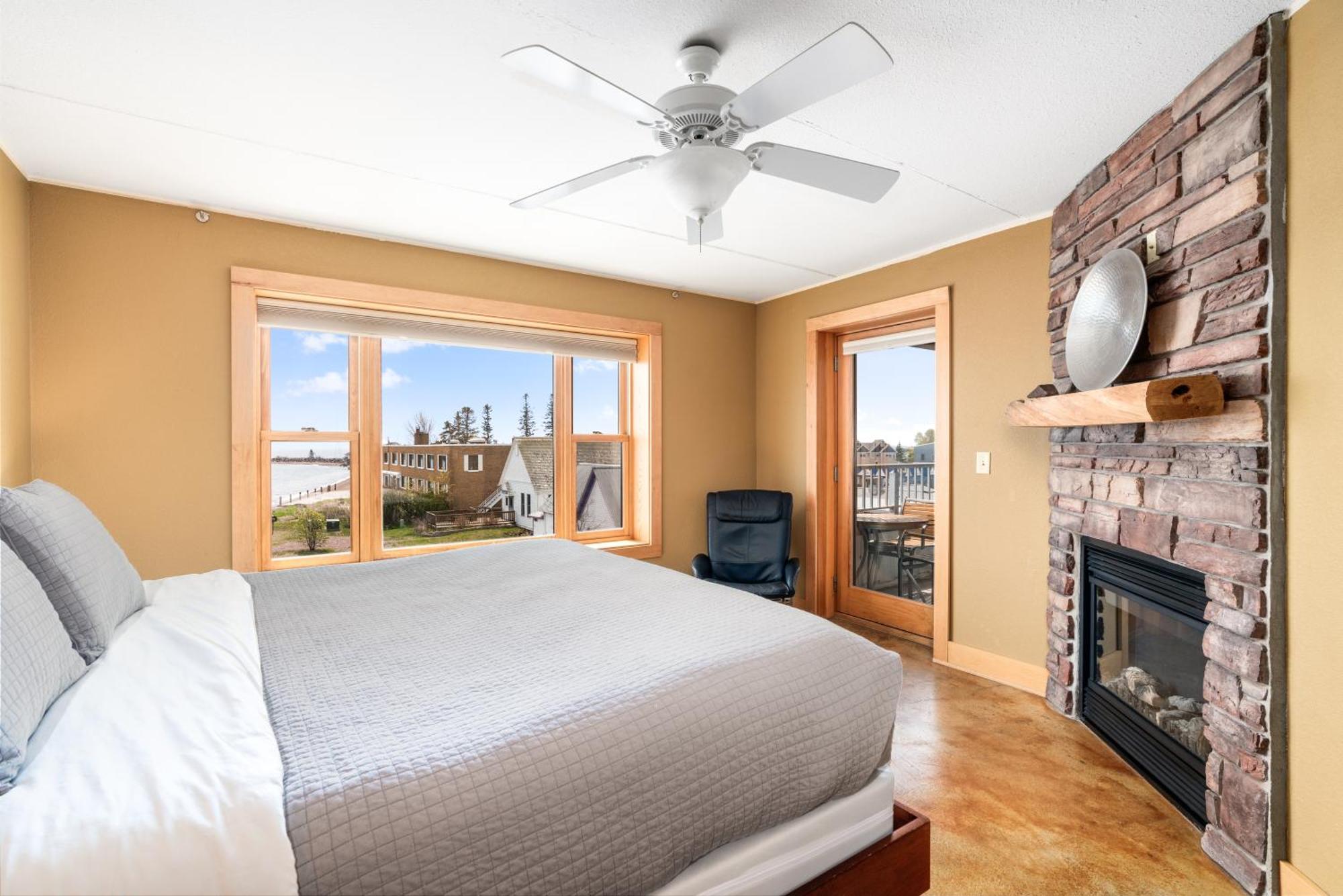 East Bay Suites Grand Marais Eksteriør bilde