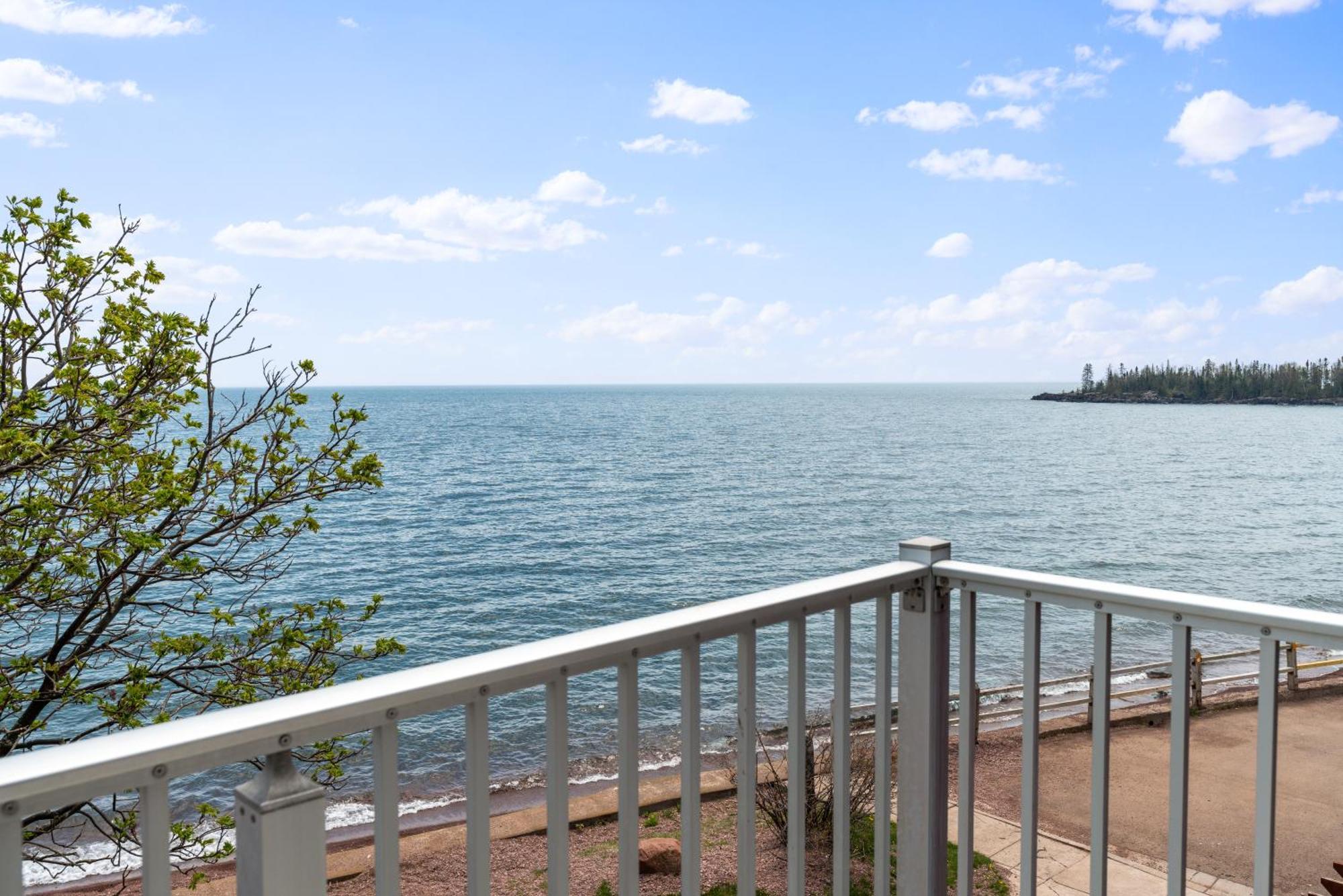 East Bay Suites Grand Marais Eksteriør bilde